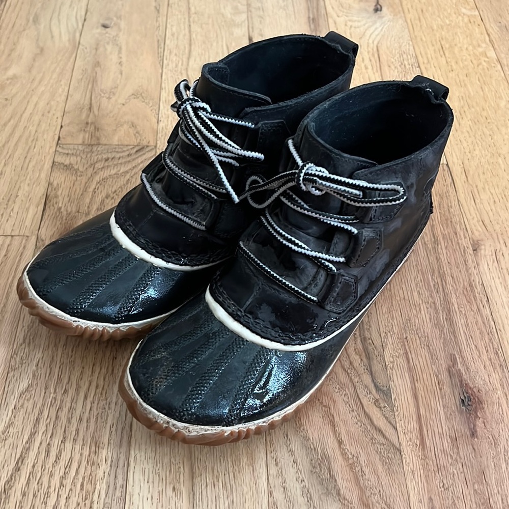 Sorel Out N about black on black shoes